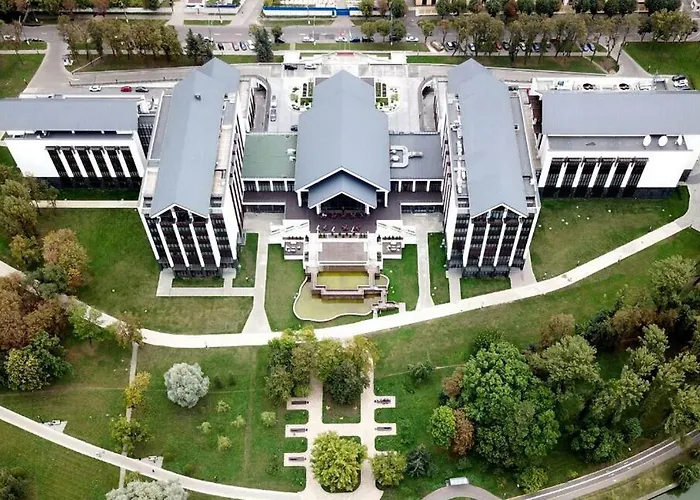 Hotel mit Pool: Beijing Hotel Minsk