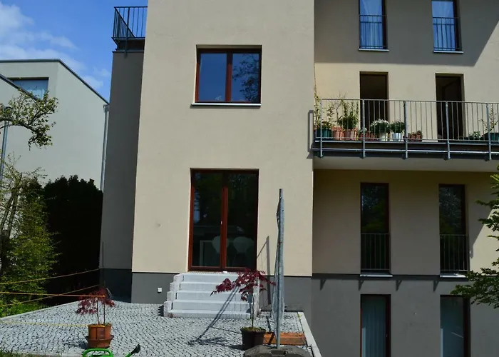 Ferienvermietung: Ferienwohnung Niederschoenhausen